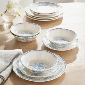 The Pioneer Woman Agatha Blue and White Floral 12-Piece Dinnerware Set